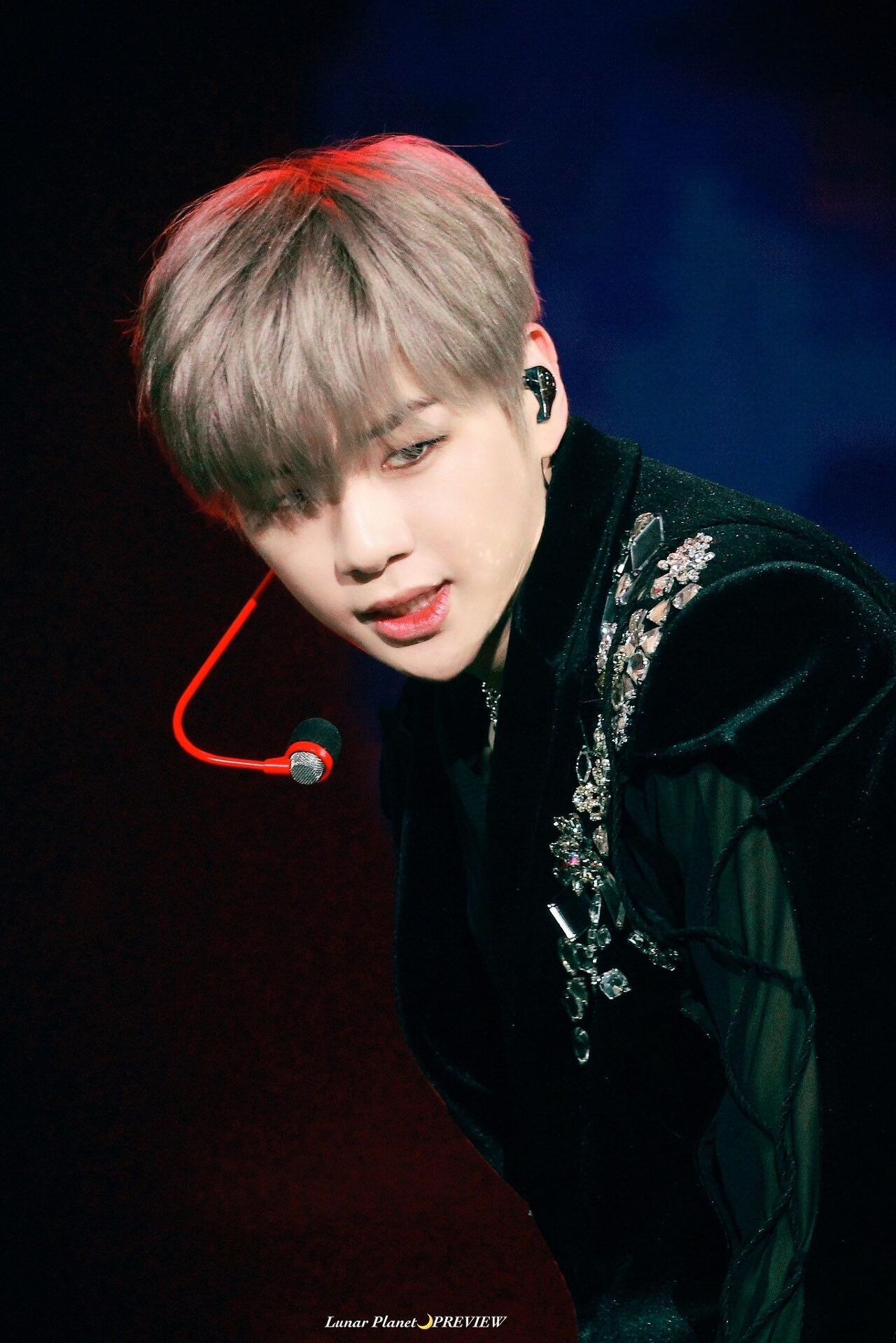  은발, 시스루로 파워아이돌 된 APAN 강다니엘