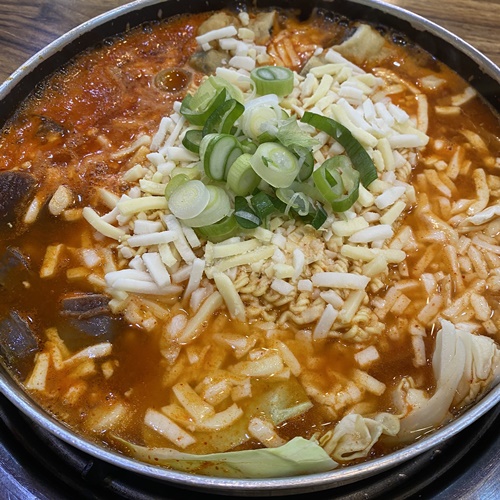 토핑추가한 치즈 떡볶이