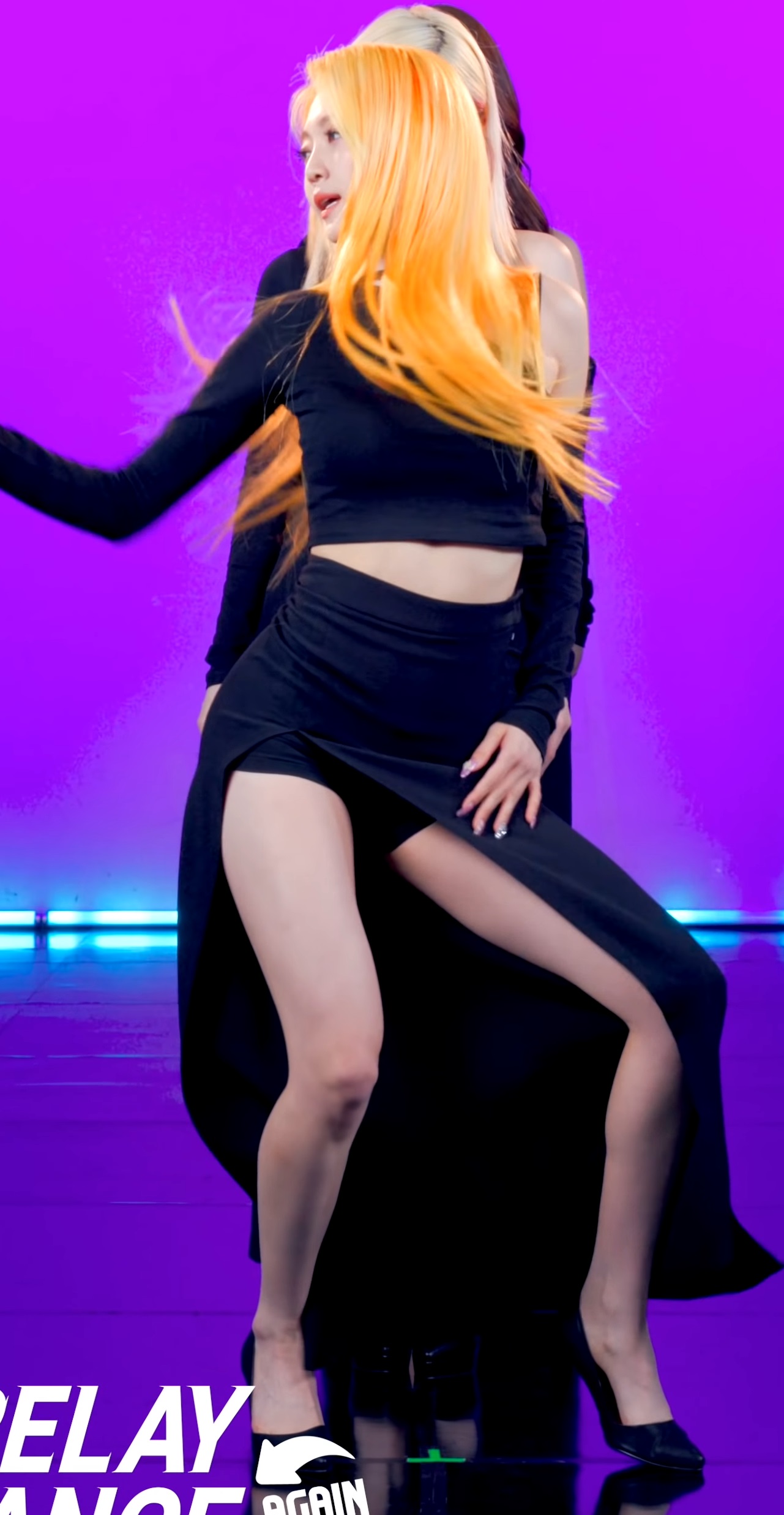 아이돌-idol-kpop-가슴-가슴골-슴골-boobs-cleavage-midriff-엉덩이-엉밑-엉밑살-butt-섹시-몸매-body-sexy-허벅지-thighs-도끼-cameltoe-nsfw-legs-cheeks-에버글로우-온다-everglow-onda