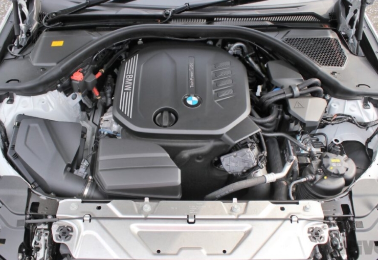 BMW320d xDrive는 직렬4기통 디젤엔진을 장착했다