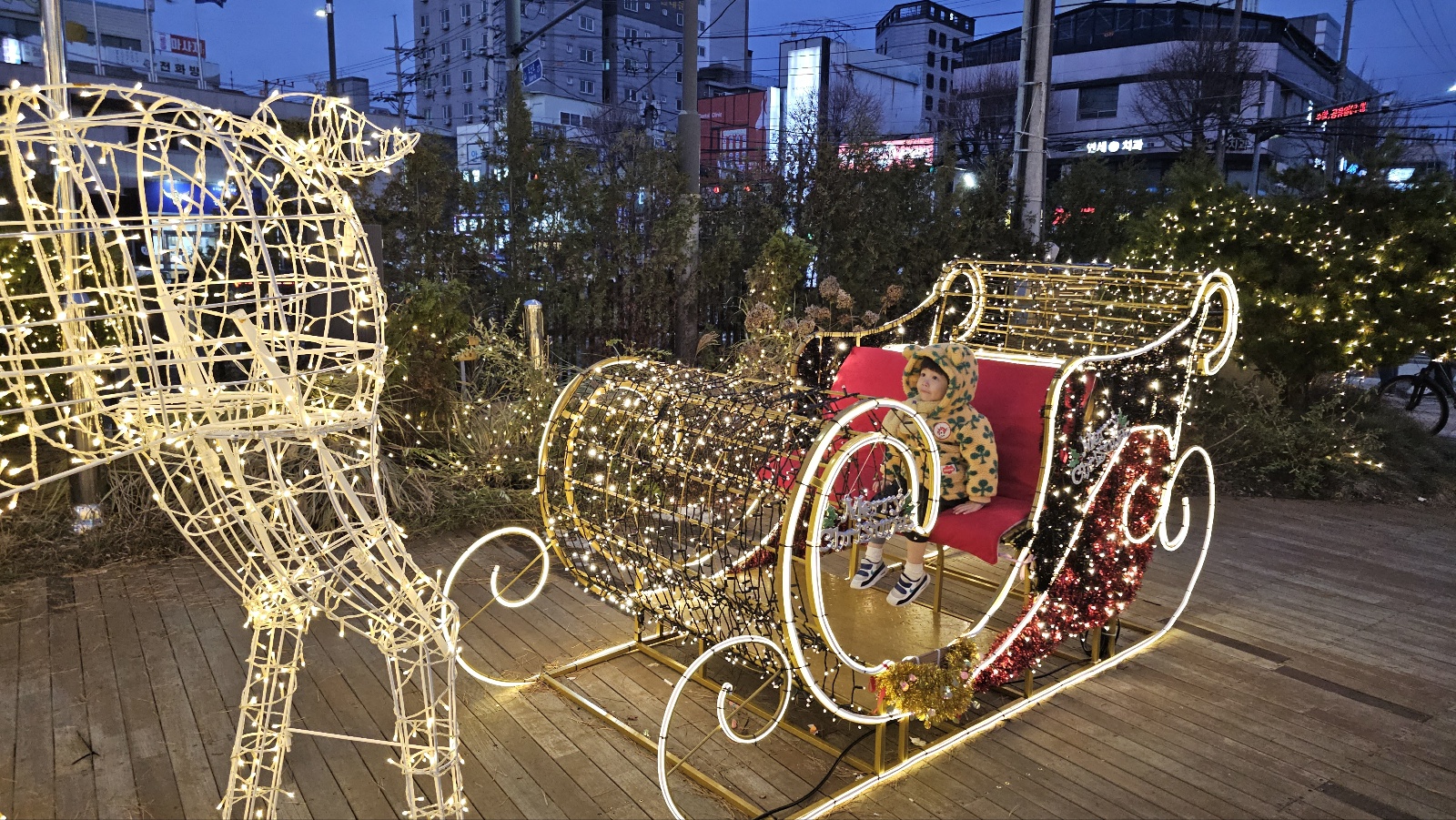 오산시의 미리 메리 크리스마스 '오! 해피 산타 마켓'-In Osan: Oh! Happy Santa Market