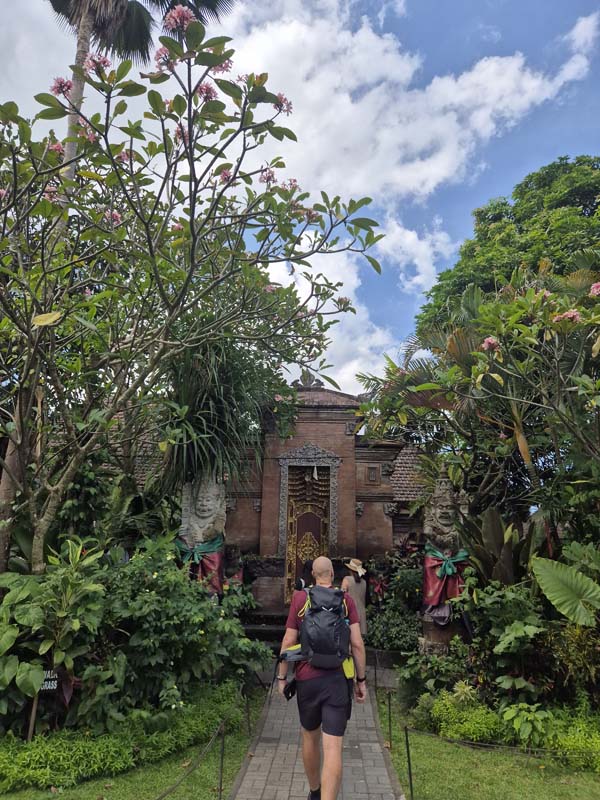 발리여행_우붓여행_시내 관광_우붓 왕궁_ubud palace_건물들_꽃정원4