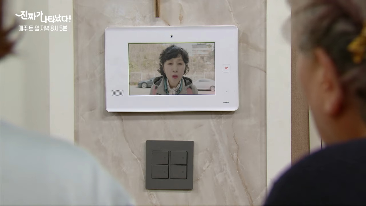  생활 속 필수 꿀팁을 알려주는 남자