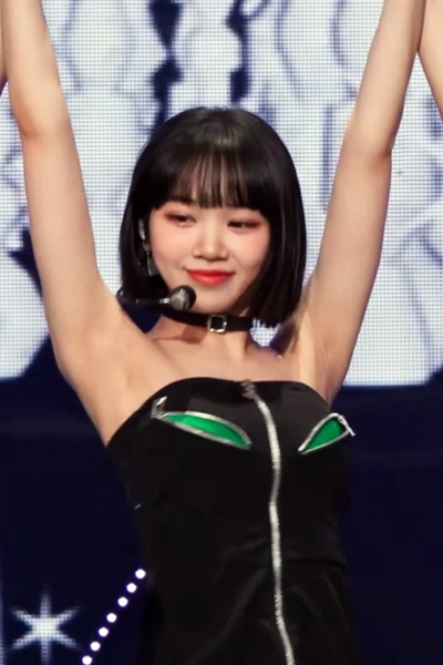  블랙 오프솔더 겨드랑이 르세라핌 김채원