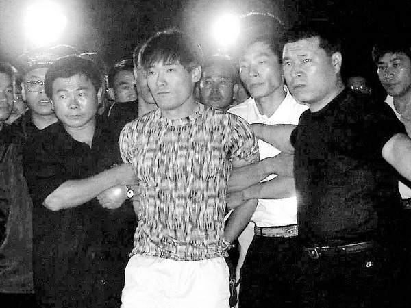  907일간의 탈주 끝에 붙잡힌 신창원은 왜 탈옥을 결심했나