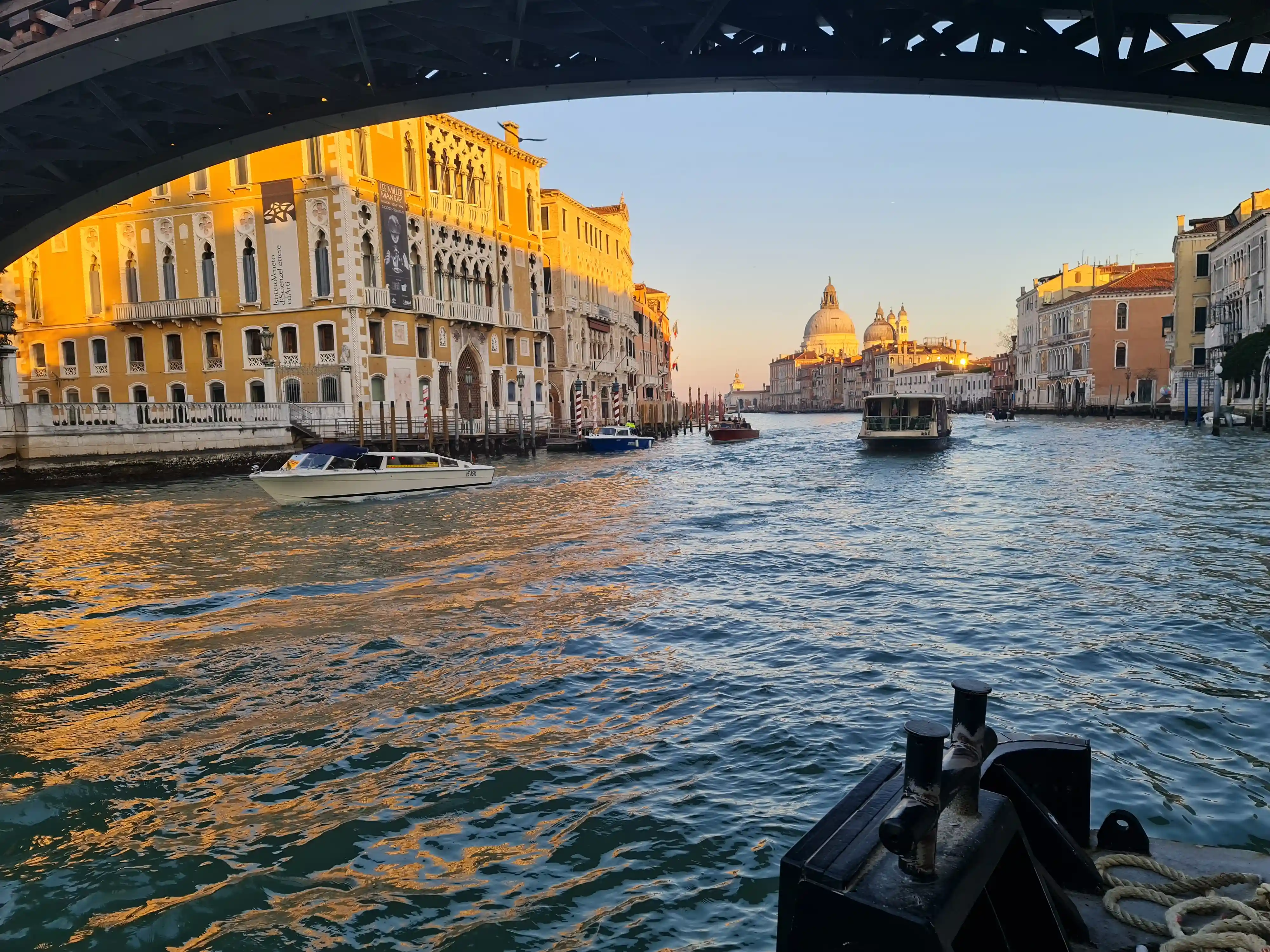 베네치아 아카데미아 다리에서 본 일몰사진1