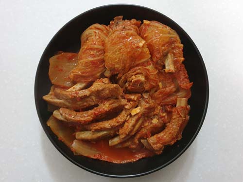  생각보다 쉬운 '김치 등갈비찜' 만들기 / Braised Pork Ribs with Kimchi