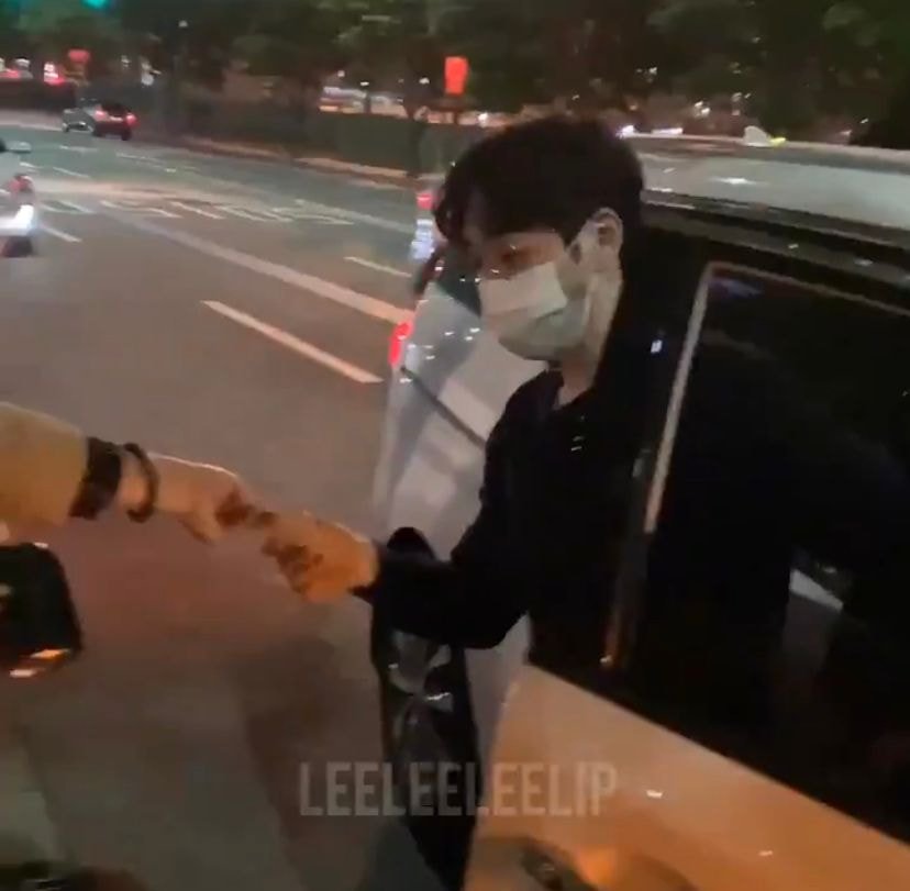  실시간 라디오 퇴근길에 팬들 많아서 놀란 이석훈