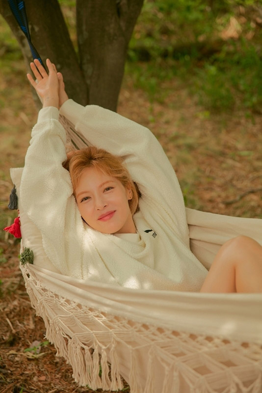  청초한 매력을 뽐내는 현아의 푸마 화보