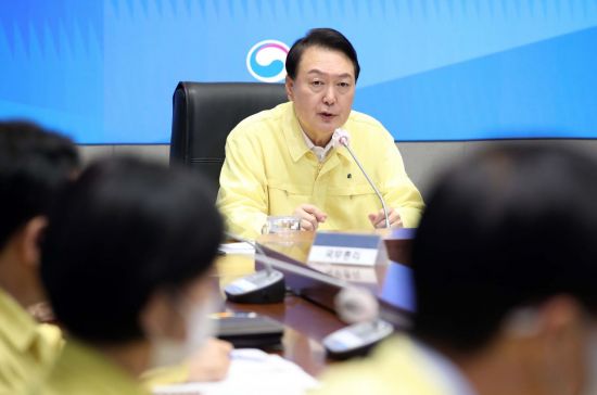  尹대통령 지지율 바닥 확인?.. 갤럽 "하락세 멈춰, 잘한다 25%-잘못한다 66%"
