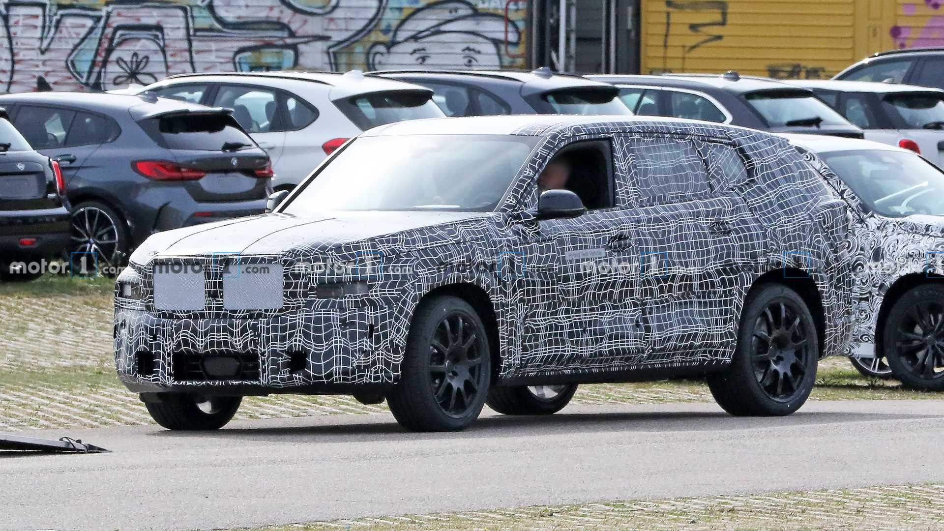  BMW X8 스파이샷 포착