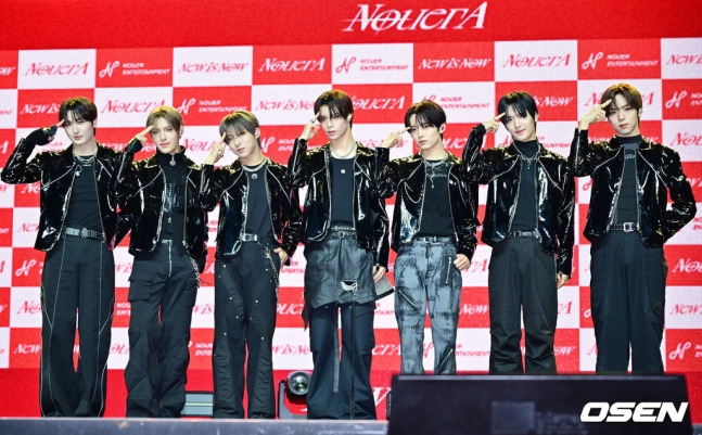 쇼케이스 중인 오늘 데뷔한다는 아이돌 | 인스티즈