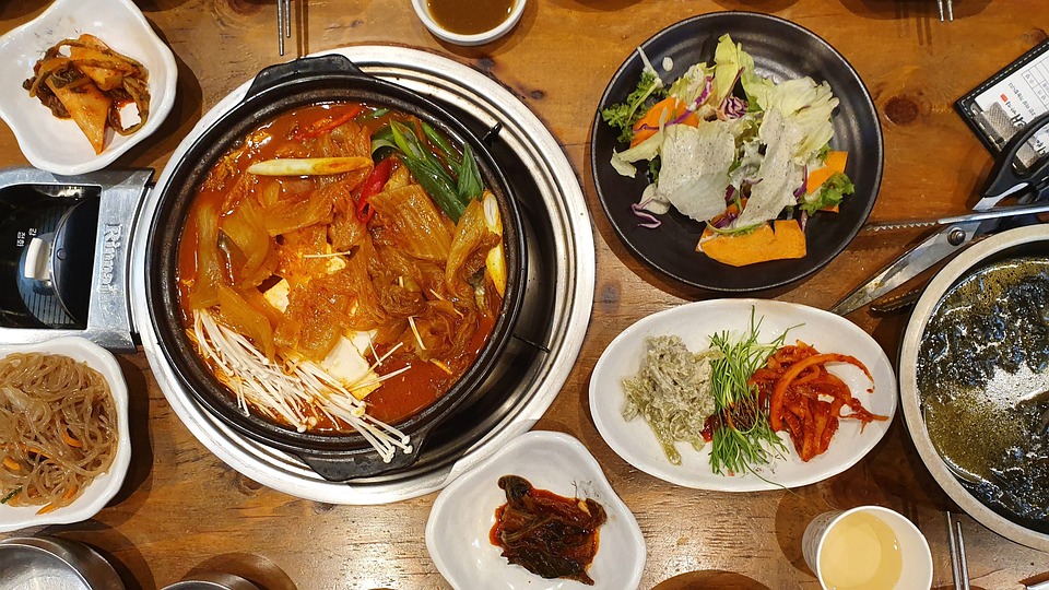 김치는 찌개를 해서 먹어도 맛이 좋습니다.