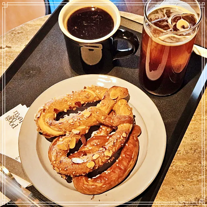 대구 교동시장 맛집 디저트 베이커리 카페&#44; 대파 크림 치즈 프레즐