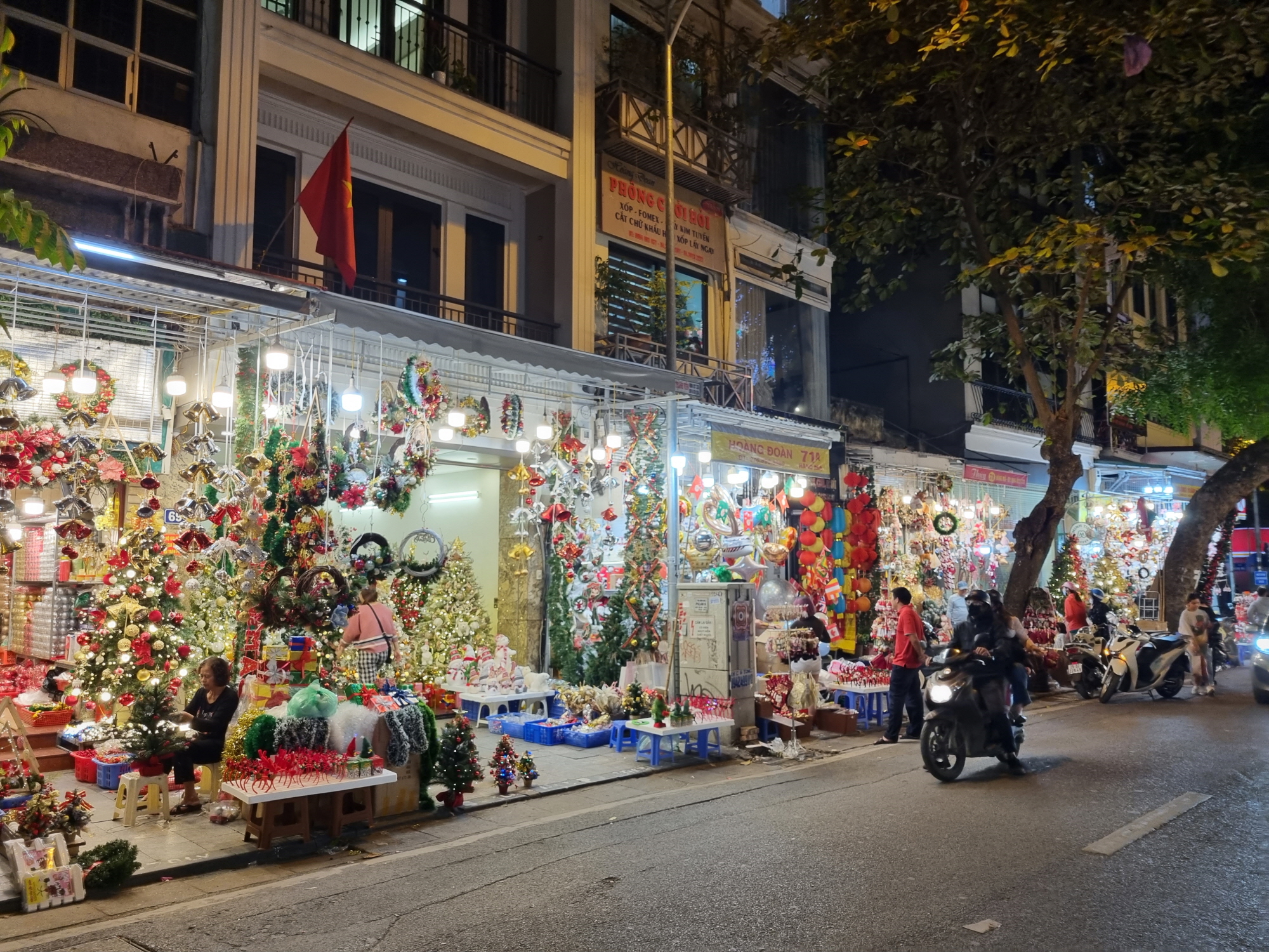 Hanoi Christmas St. Hang Ma