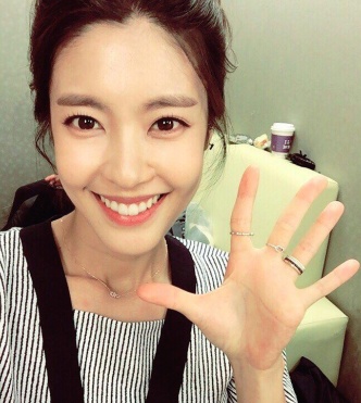  이윤지 나이 프로필 남편 자녀 딸 가족 아파트 사는 곳