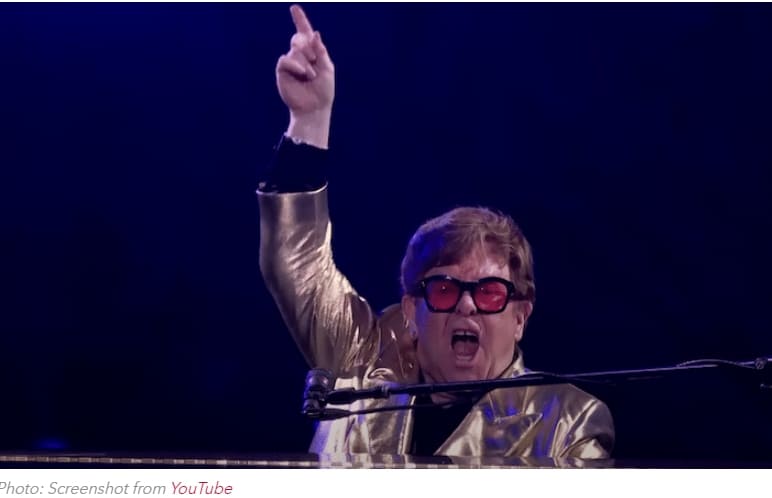 엘튼 존&#44; 글래스턴베리 뮤직 페스티벌에 &quot;역대 최대&quot; 관중 몰려...76세 나이 무색 VIDEO: Elton John Attracts “Biggest Ever” Crowd to Glastonbury Music Festival For His Final UK Performance