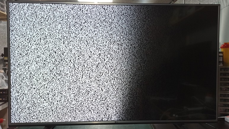  LG LED TV 수리 65UH6030 우측 화면 반이 어둡게 보이는 증상은 백라이트 교체로 해결했어요~