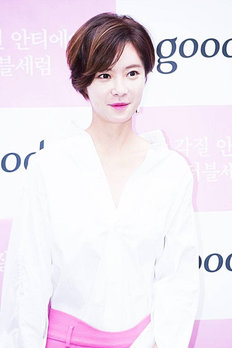 배우-황정음