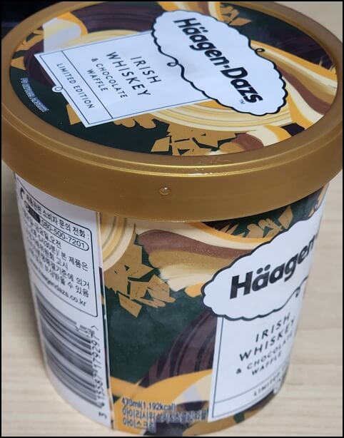 하겐다즈 아이리시 위스키 & 초코렛 와플 통 이미지