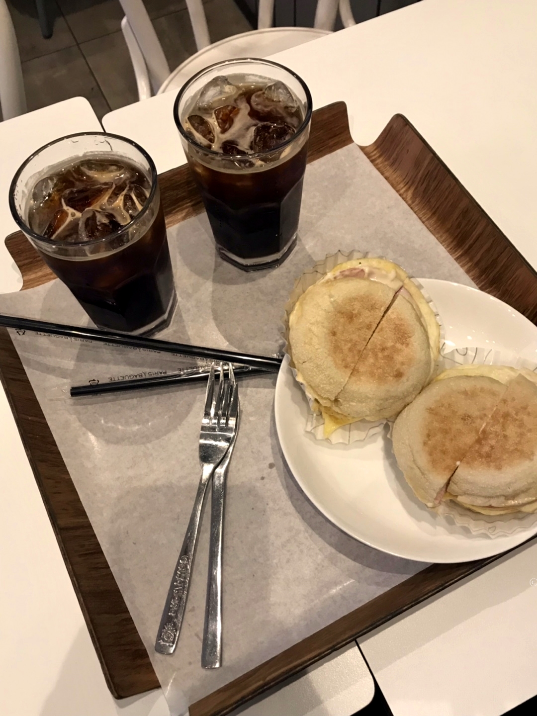  파리바게트 잉글리쉬 머핀에 아메리카노 아침식사로 맛보다