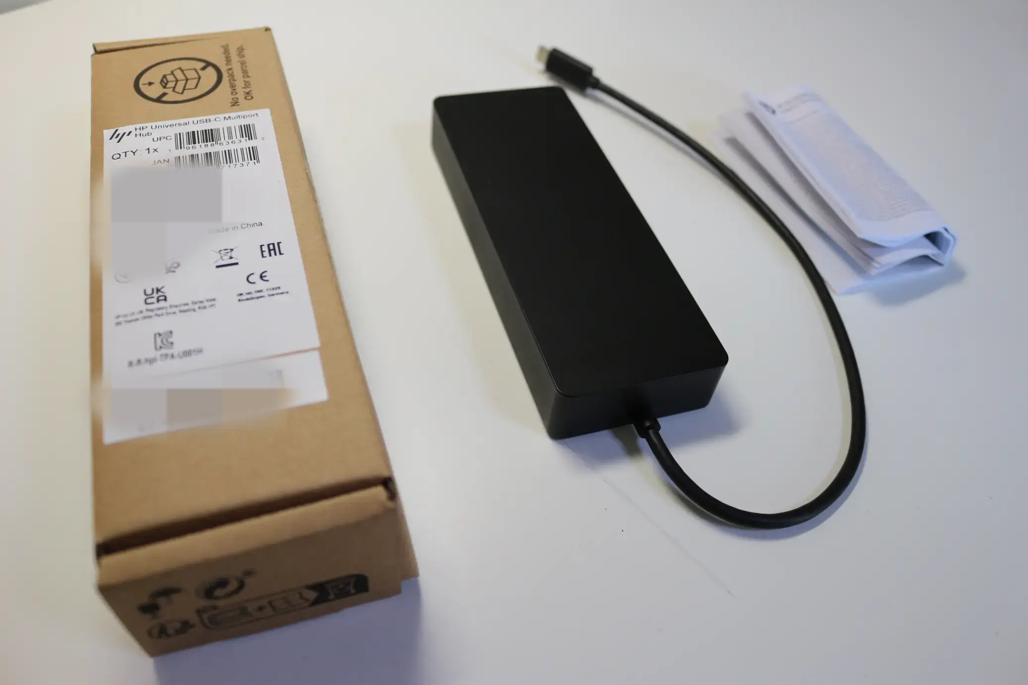 HP 유니버셜 USB-C 멀티포트 허브 포장 및 구성품