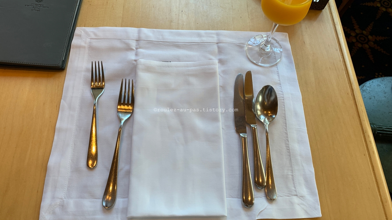 BKK-SHERATON-SUKHUMVIT-BF-ORCHID CAFE-TABLE SETTING