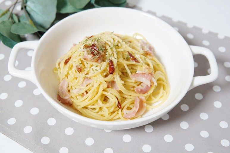만들기 올리브오일 파스타 종류, 면에 삶은 베이컨을 넣은 알리오올리오 파스타 2