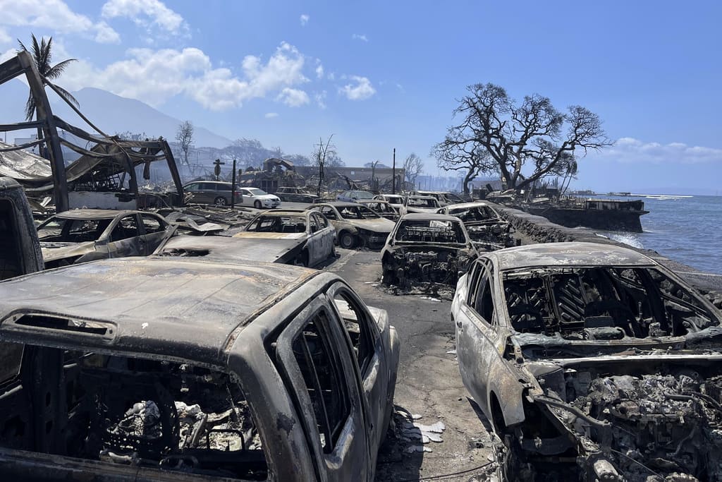 잿더미 된 하와이 마우이섬 화재...사망자 100명 가까이...지역 경기침체 우려 VIDEO:Maui fires live updates: Death toll from wildfires rises to 99 as search for missing continues