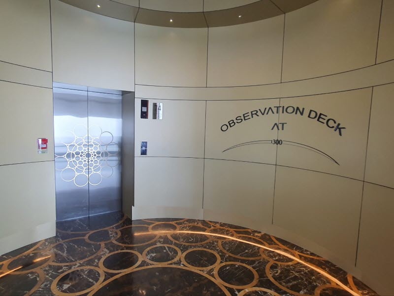 Observation-Deck-at-300-엘리베이터