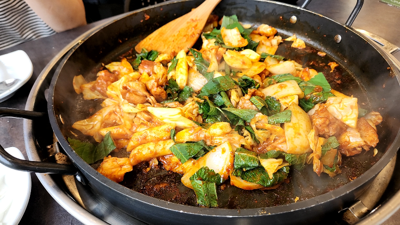 [화성 동탄 맛집] 윤딱 동탄호수공원점 / 철판닭갈비 전문점 - 닭갈비 2인분