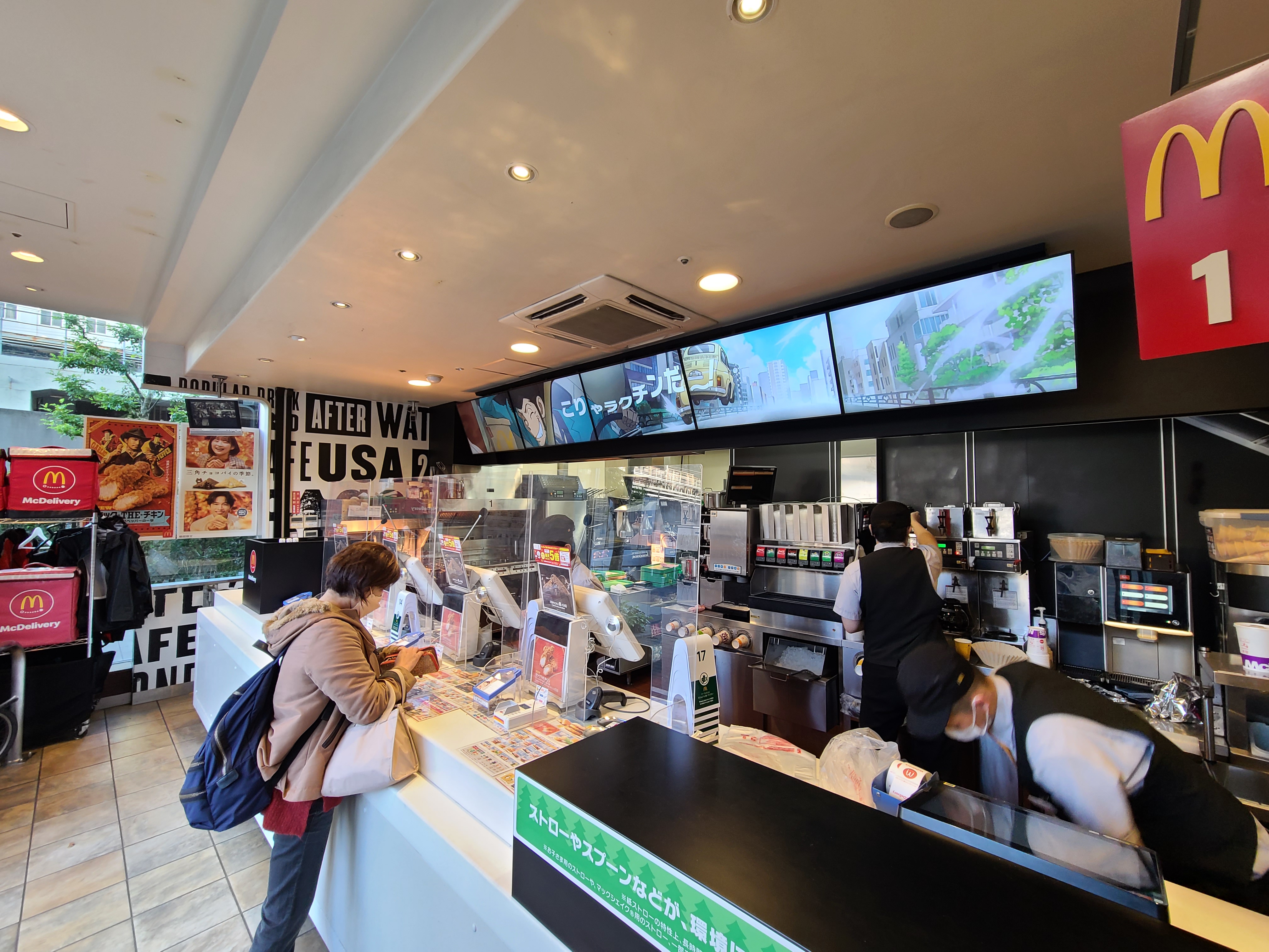 아키하바라 맥도날드 매장 내부 사진