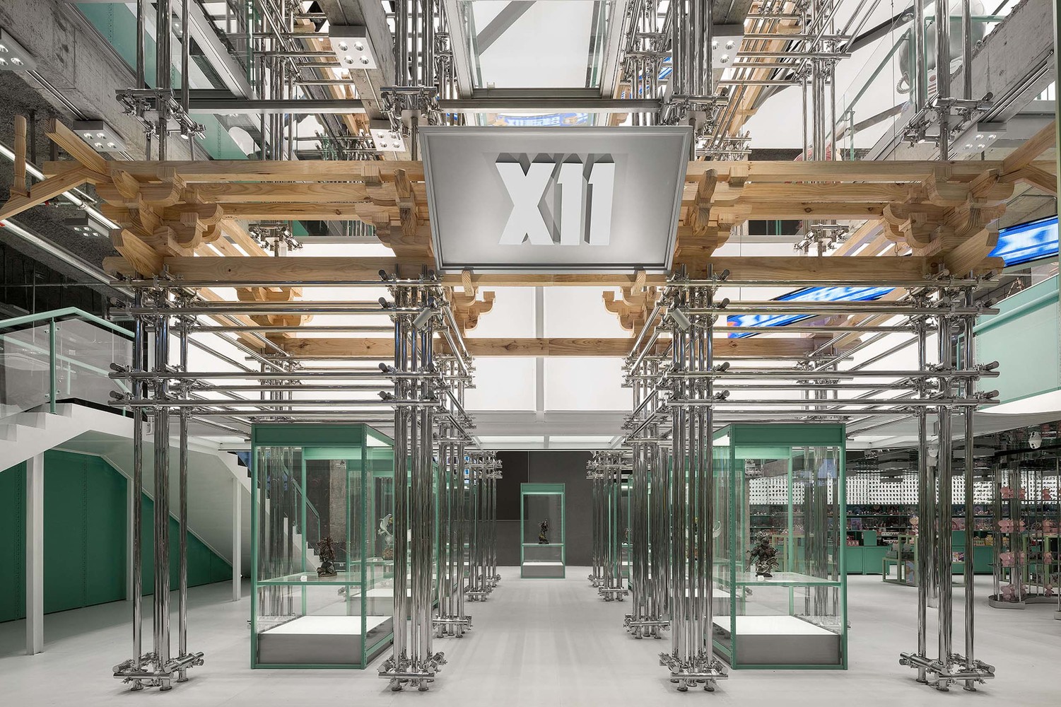 다양한 재료와 형태의 조합의 신선함을 가진 매장 인테리어 <X11 Flagship Store>