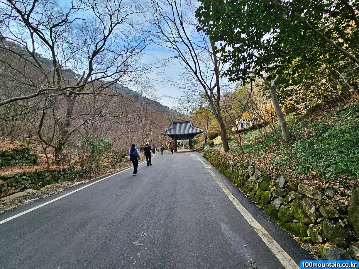 증심사 일주문