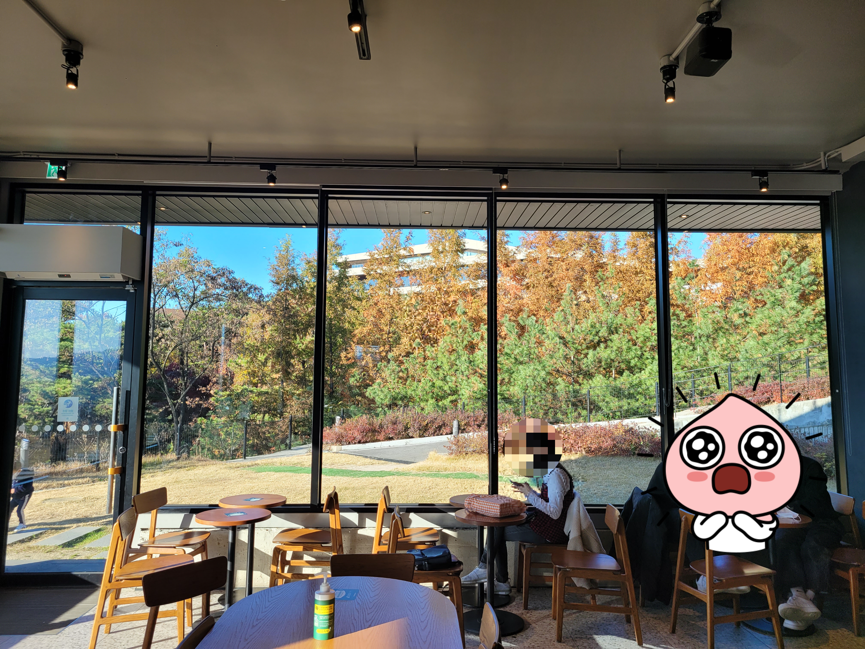 스타벅스 춘천구봉산 R점
