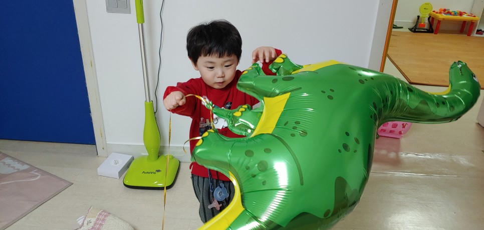 선물 받은 현서의 표정 청주 이벤트 풍선 뜻밖의 22