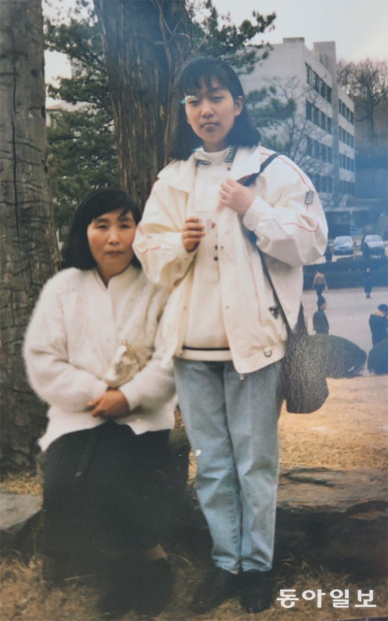 한강 작가의 어릴적 사진들 1
