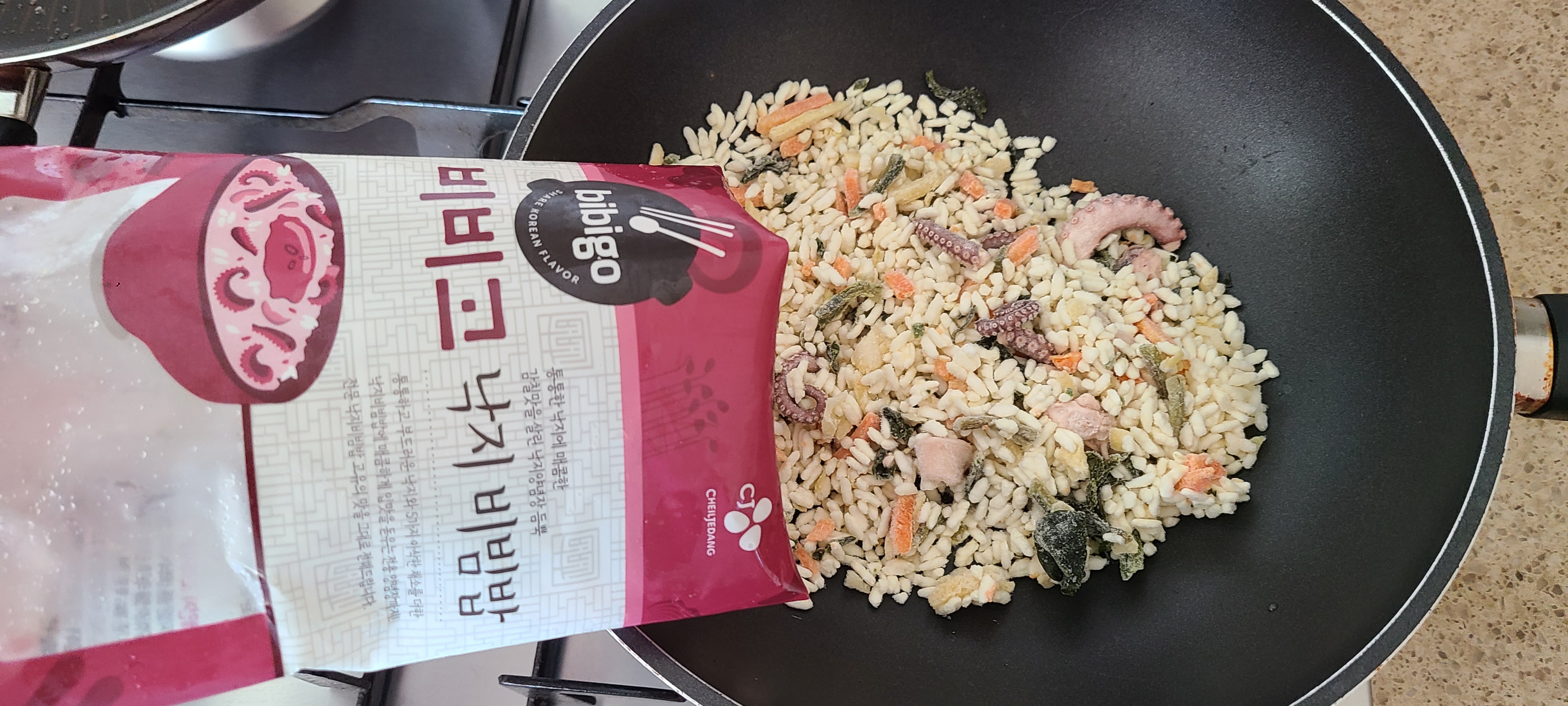  비비고 낙지 비빔밥 : 느끼하지 않고 한끼로 딱!!