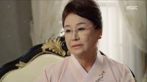 "점집에 들어선 며느리는 시어머니 좀 빨리 돌아가시게 해주세요." 하지만 어느 날 시어머니가 건넨 한 마디에 눈물을 멈출 수가 없었습니다.