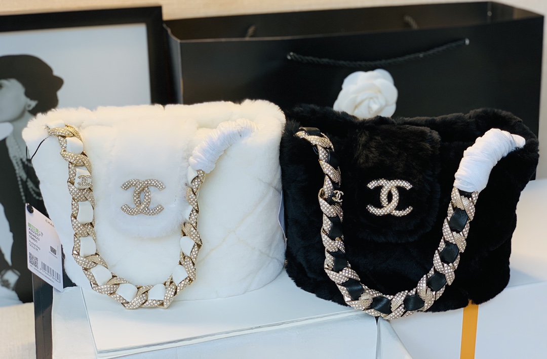  [CHANEL] 샤넬 시어링 램스킨 스트라스 버킷백 AS2257 (2 COLOR)