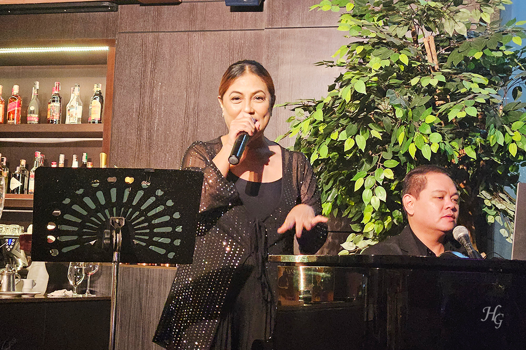 [태국 방콕] 그랜드 포츈 호텔 Grand Fortune Hotel 로비 라이브 공연 여성 보컬과 남성 피아노