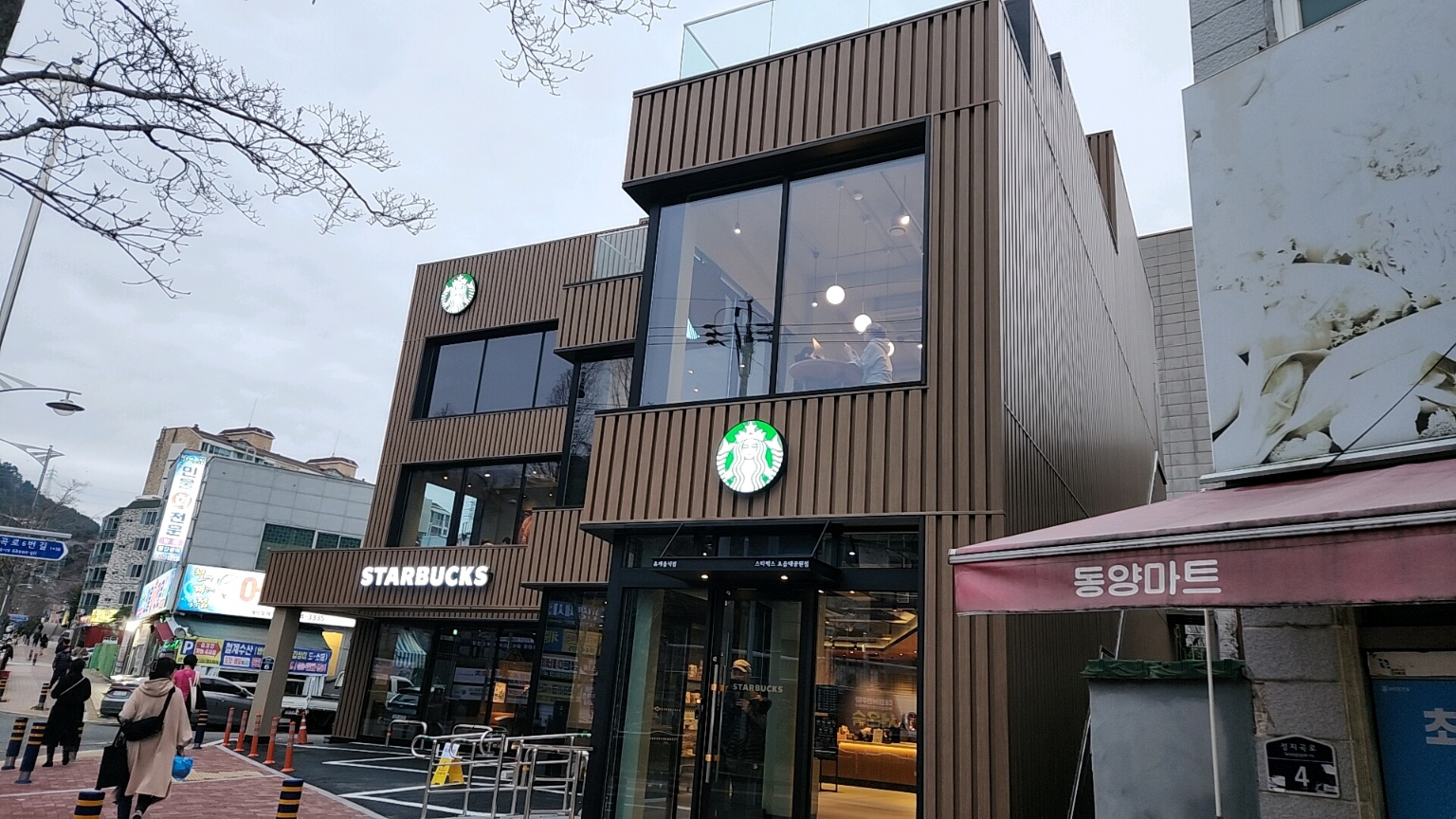  부산 초읍 : 스타벅스 초읍대공원점 OPEN
