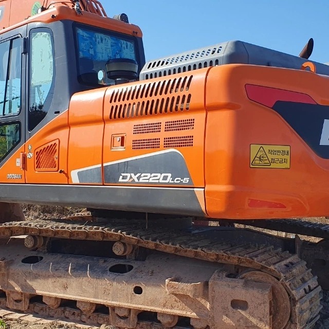  두산 DX220LC5 2018년식 9000만원 판매합니다.
