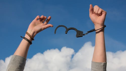 서민금융잇다를 통한 긍정적이며 밝고 희망적인 분위기를 주는 이미지