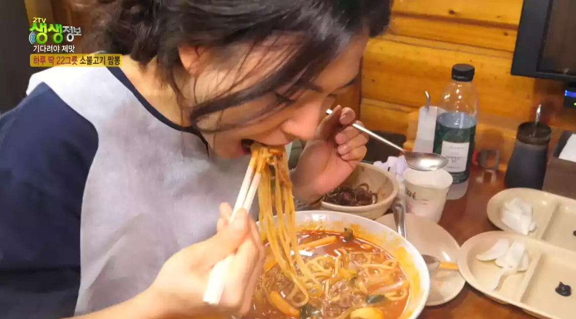 소불고기 짬뽕 먹는 손님