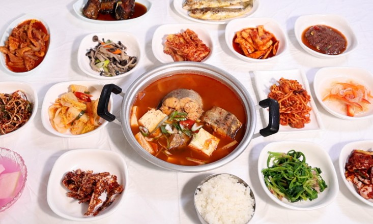 8천-원-가정식-백반-동태찌개-백반