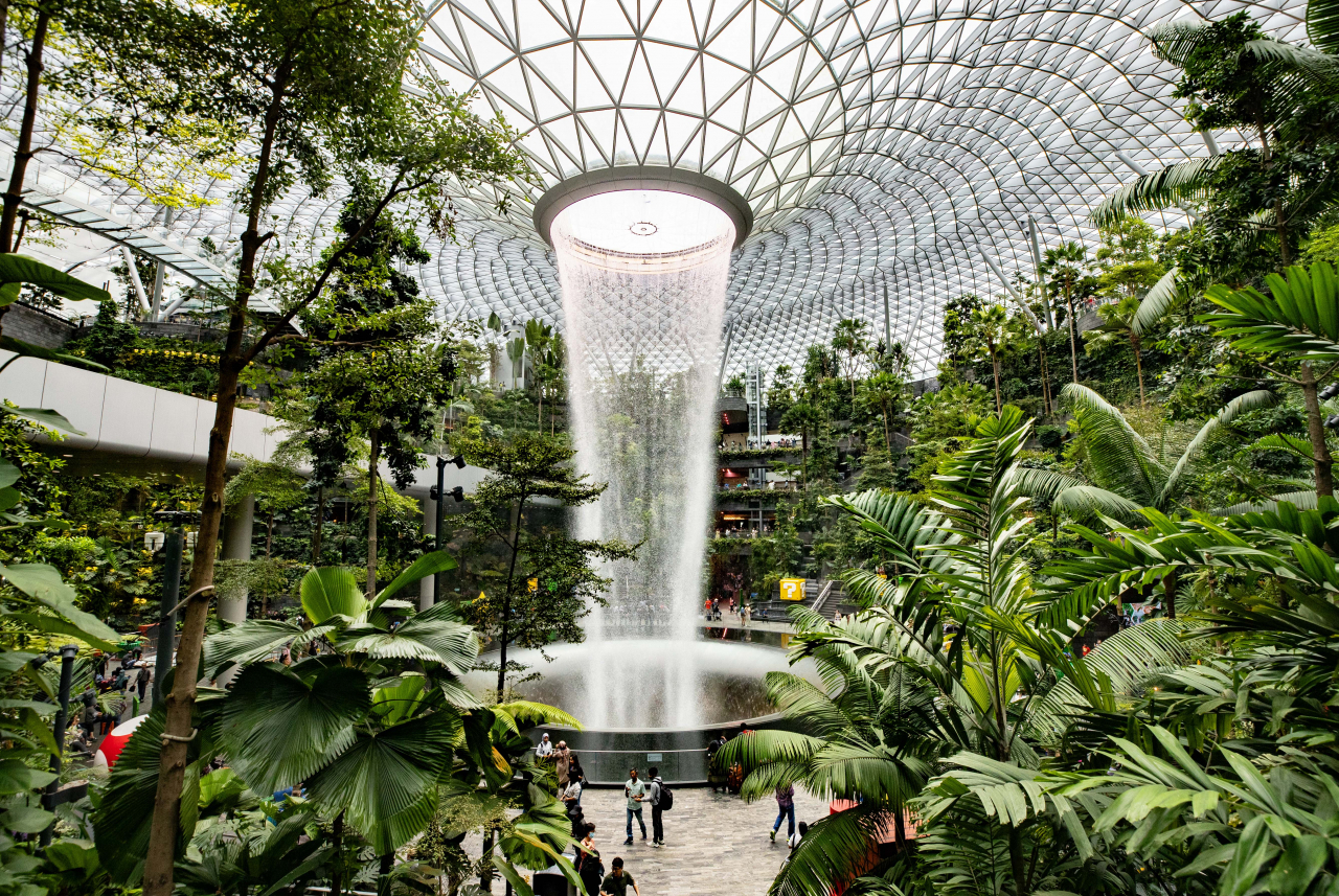 싱가포르 가면 공항에서 나가지 말고 가장 먼저 봐야 할 것: 주얼리 창이 VIDEO: The Best Airport In The World: Singapore Changi Airport: Jewel Changi