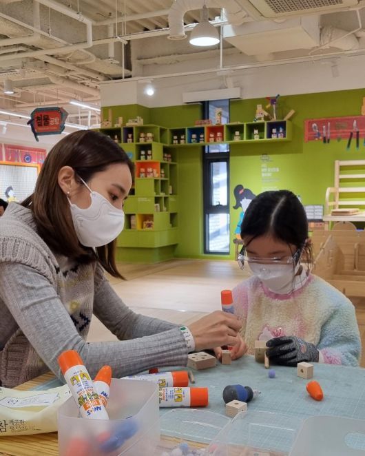  한혜진 기성용 딸 공개, 방학 맞아 딸과 함께 나들이 사진 공개 "#방학 #우리집보물"