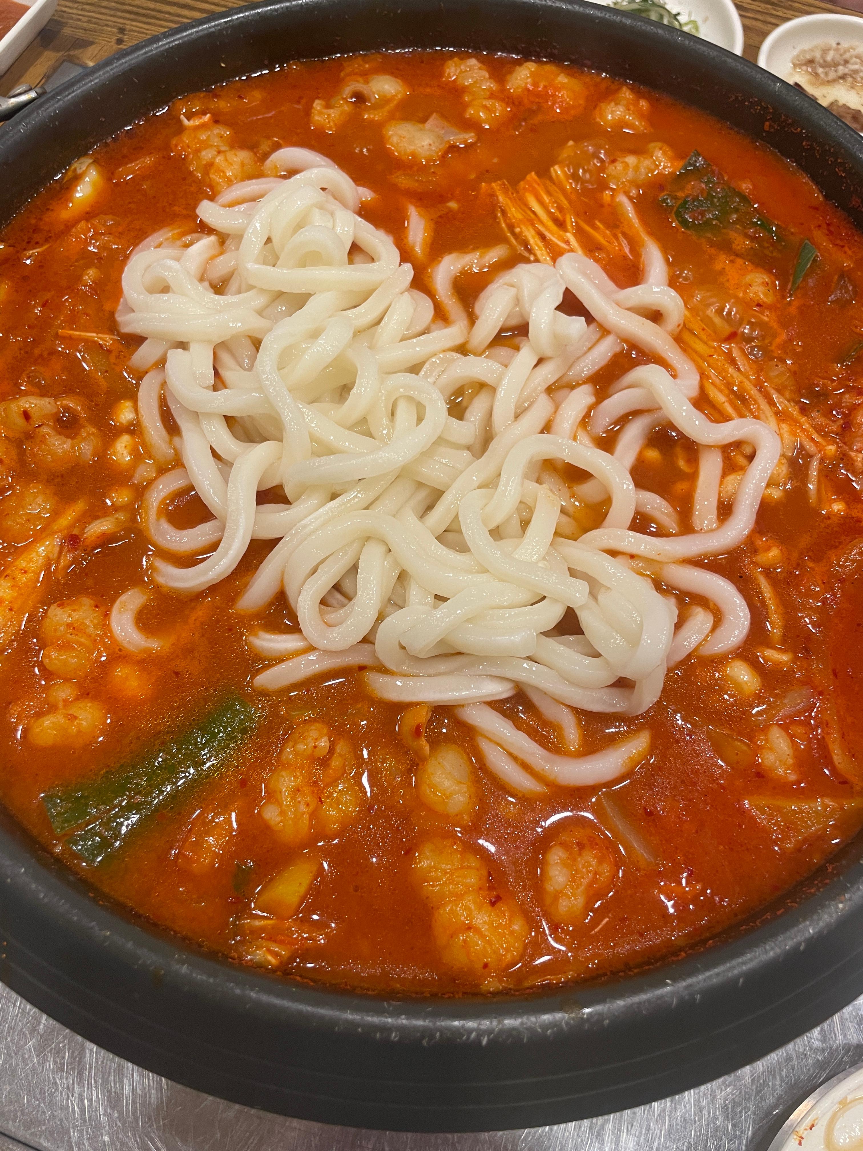 추가로 주문한 곱창전골+우동사리