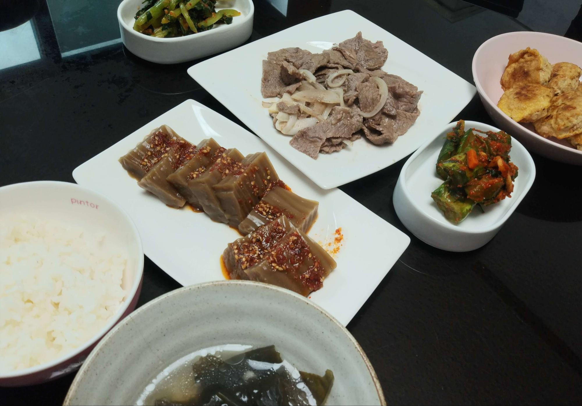 [생일상]  도토리묵, 동그랑땡, 부추전, 부채살구이